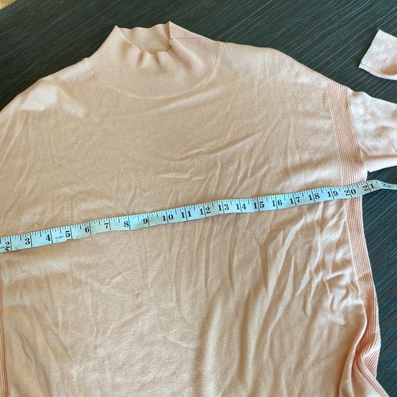 RW & Co. ladies oversized mock turtleneck sweater in size medium. - Picture 8 of 9